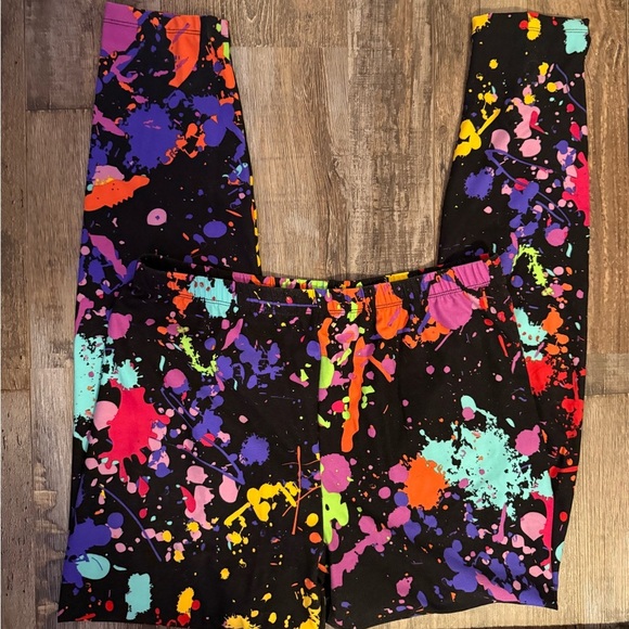 Colorful Abstract Print Shorts - Picture 3 of 4